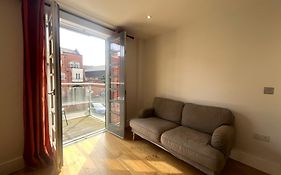 Harbourside Haven - One Bed Apartment With Balcony